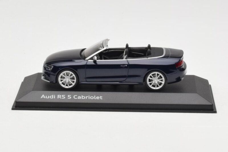 Audi RS5 B8 Cabriolet Estoril Blue Minichamps 1:43 5011215313 Metall