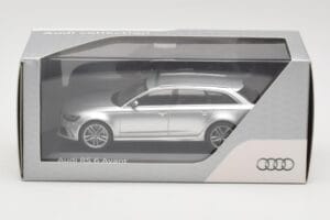 Audi RS6 C7 Avant Prisma Silver Minichamps 1:43 5011216213 Metall — Bild 4 von 4