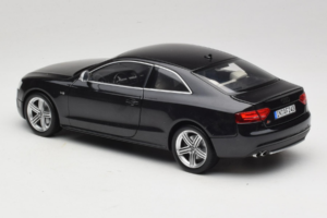 Audi S5 B8 Coupe Schwarz Norev 1:18 188360 Metall — Bild 7 von 8