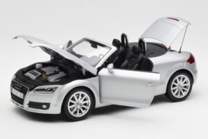 Audi TT 8J Roadster Lichtsilber Minichamps 1:18 5010500515 Metall — Bild 2 von 8