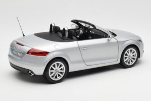 Audi TT 8J Roadster Lichtsilber Minichamps 1:18 5010500515 Metall — Bild 3 von 8