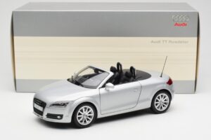 Audi TT 8J Roadster Lichtsilber Minichamps 1:18 5010500515 Metall — Bild 8 von 8