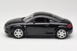 Audi TT 8N Schwarz Revell 1:18 08953 Metall — Bild 4 von 8