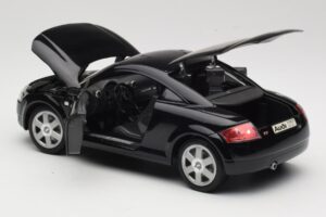 Audi TT 8N Schwarz Revell 1:18 08953 Metall — Bild 5 von 8