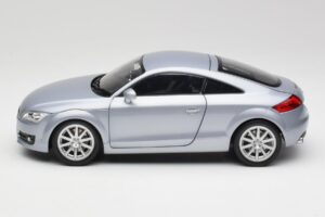 Audi TT 8N RHD Lake Silber Metallic Minichamps 1:18 150015020 Metall — Bild 4 von 8
