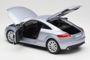 Audi TT 8N RHD Lake Silber Metallic Minichamps 1:18 150015020 Metall — Bild 5 von 8