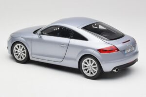 Audi TT 8N RHD Lake Silber Metallic Minichamps 1:18 150015020 Metall — Bild 7 von 8