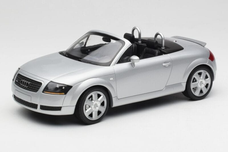 Audi TT 8N Roadster Silver Metallic Minichamps 1:18 155017031 Metall
