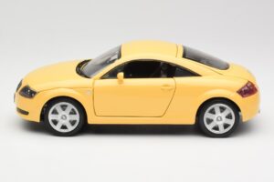 Audi TT 8N Gelb Revell 1:18 08954-M1 Metall — Bild 4 von 8