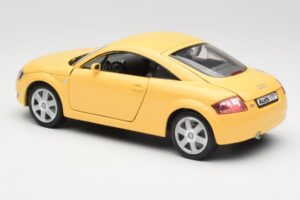 Audi TT 8N Gelb Revell 1:18 08954-M1 Metall — Bild 7 von 8