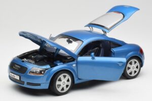 Audi TT 8N Blau Revell 1:18 8954 Metall — Bild 2 von 8