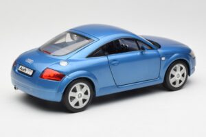 Audi TT 8N Blau Revell 1:18 8954 Metall — Bild 3 von 8