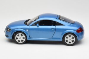 Audi TT 8N Blau Revell 1:18 8954 Metall — Bild 4 von 8