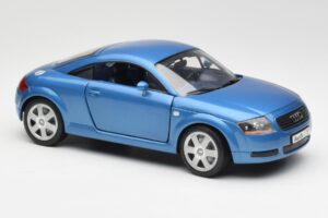 Audi TT 8N Blau Revell 1:18 8954 Metall — Bild 6 von 8