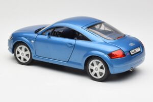 Audi TT 8N Blau Revell 1:18 8954 Metall — Bild 7 von 8