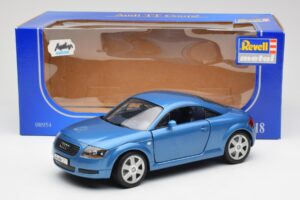 Audi TT 8N Blau Revell 1:18 8954 Metall — Bild 8 von 8