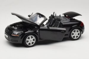 Audi TT 8N Roadster Schwarz Revell 1:18 8980 Metall — Bild 2 von 8