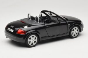 Audi TT 8N Roadster Schwarz Revell 1:18 8980 Metall — Bild 3 von 8