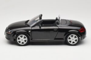 Audi TT 8N Roadster Schwarz Revell 1:18 8980 Metall — Bild 4 von 8