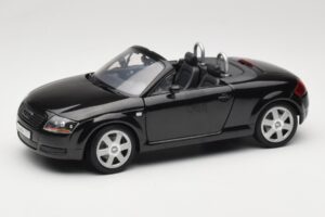 Audi TT 8N Roadster Schwarz Revell 1:18 8980 Metall
