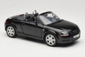 Audi TT 8N Roadster Schwarz Revell 1:18 8980 Metall — Bild 6 von 8