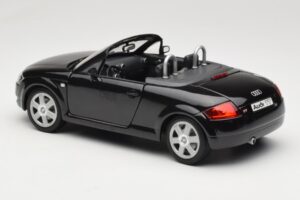 Audi TT 8N Roadster Schwarz Revell 1:18 8980 Metall — Bild 7 von 8