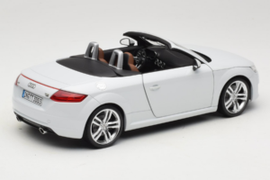 Audi TT 8S Roadster Glacier White Minichamps 1:18 5011400515 Metall — Bild 3 von 8