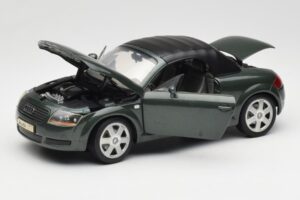 Audi TT 8N Roadster Grün Revell 1:18 8979 Metall — Bild 2 von 8