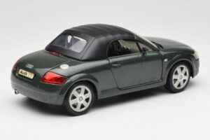 Audi TT 8N Roadster Grün Revell 1:18 8979 Metall — Bild 3 von 8