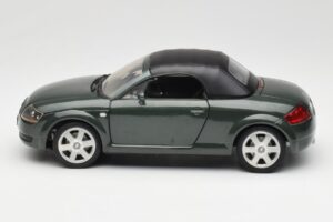 Audi TT 8N Roadster Grün Revell 1:18 8979 Metall — Bild 4 von 8