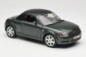 Audi TT 8N Roadster Grün Revell 1:18 8979 Metall — Bild 6 von 8
