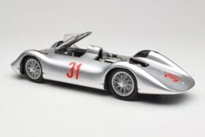 Auto Union Typ C Stromlinie #31 B. Rosemeyer 1937 Silber Revell 1:18 08436 Metall — Bild 5 von 8