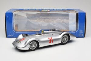 Auto Union Typ C Stromlinie #31 B. Rosemeyer 1937 Silber Revell 1:18 08436 Metall — Bild 8 von 8