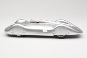 Auto Union Type C Streamliner #72 B. Rosemeyer World Record 1937 Revell 1:18 08420 Metall — Bild 3 von 6