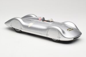 Auto Union Type C Streamliner #72 B. Rosemeyer World Record 1937 Revell 1:18 08420 Metall — Bild 4 von 6