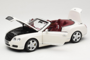 Bentley Continental GTC Weiß Minichamps 1:18 100139032 Metall — Bild 2 von 8