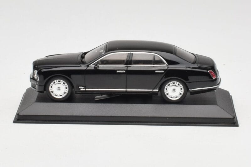 Bentley Mulsanne Schwarz Minichamps 1:43 436139900 Metall