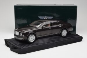 Bentley Mulsanne Burnt Oak Minichamps 1:18 100139905 Metall — Bild 8 von 8