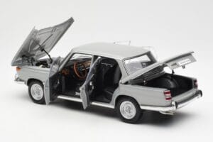 BMW 1800 TiSA Bernina Grau AUTOart 1:18 70621 Metall — Bild 5 von 8