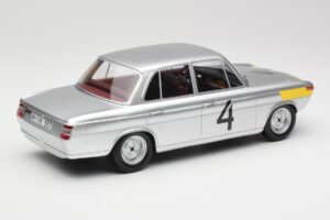 BMW 1800 TiSA #4 J. Ickx / J. van Ophem 24 Hours of Spa 1965 Winners Minichamps 1:18 107652504 Resin — Bild 2 von 6