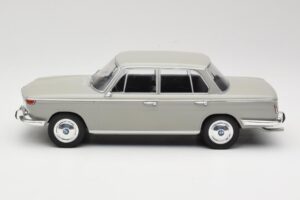 BMW 2000 TI Grau MCG 1:18 MCG18112 Metall — Bild 3 von 6