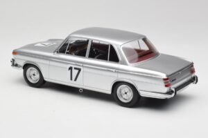 BMW 2000 Ti #17 J. Ickx / H. Hahne 24 Hours of Spa 1966 Winners Minichamps 1:18 107662517 Resin — Bild 5 von 6