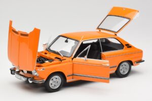 BMW 2000 Tii Touring Orange Minichamps 1:18 80430145824 Metall — Bild 2 von 8