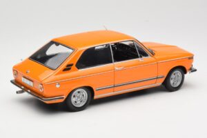 BMW 2000 Tii Touring Orange Minichamps 1:18 80430145824 Metall — Bild 3 von 8