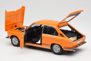 BMW 2000 Tii Touring Orange Minichamps 1:18 80430145824 Metall — Bild 5 von 8