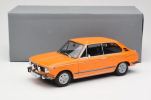 BMW 2000 Tii Touring Orange Minichamps 1:18 80430145824 Metall — Bild 8 von 8