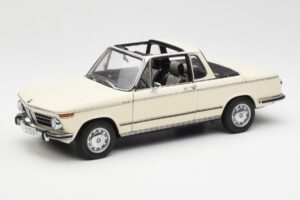 BMW 2002 Baur Cabriolet E10 Chamonix Weiß AUTOart 1:18 70532 Metall