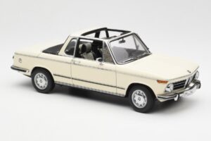BMW 2002 Baur Cabriolet E10 Chamonix Weiß AUTOart 1:18 70532 Metall — Bild 6 von 8
