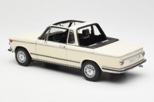 BMW 2002 Baur Cabriolet E10 Chamonix Weiß AUTOart 1:18 70532 Metall — Bild 7 von 8