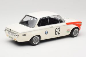 BMW 2002 tiK BMW AG #1 H. Hahne / D. Quester Class Winner Guards International 6 Hours Brands Hatch 1969 Minichamps 1:18 1556 — Bild 2 von 6